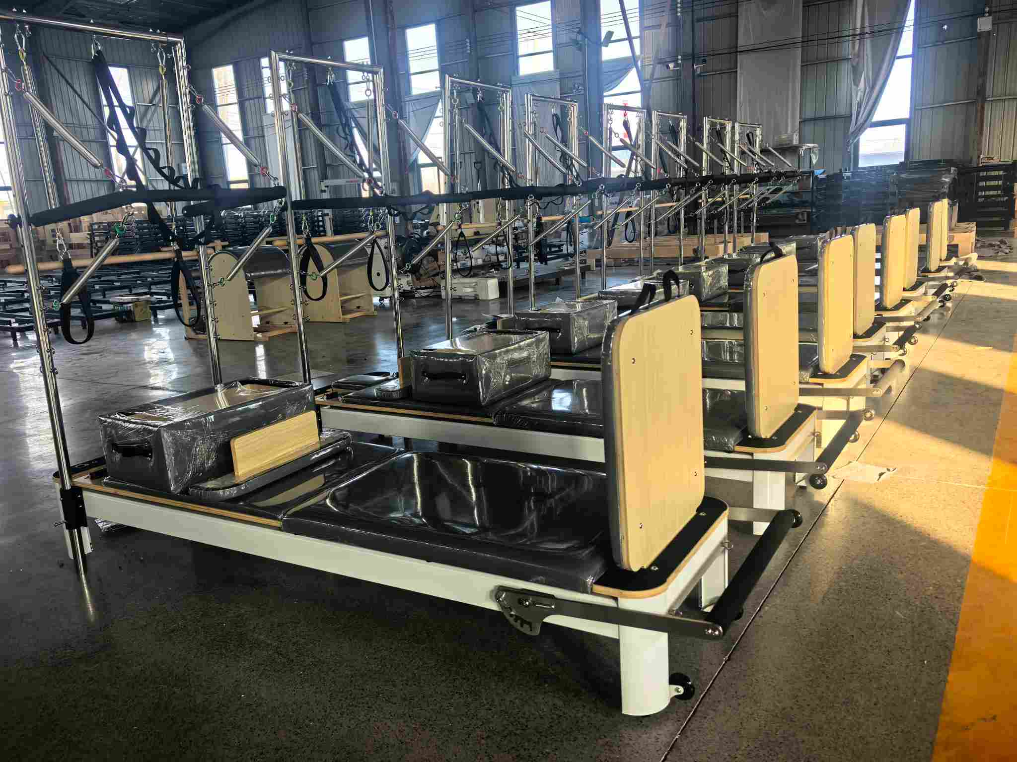 Bulkleveransnyheter | Yingruis Supermodell Kommersiella Pilates Reformers exporteras till globala marknader